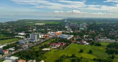 Huge chicken-shaped hotel in the Philippines sets new world record